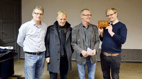 Lars Myt­ting (jury­), Inge Ten­vik (Film3) og Tho­mas Sten­de­rup (jury­). Pris­vin­ne­ren er Trygve Røyne­land.
